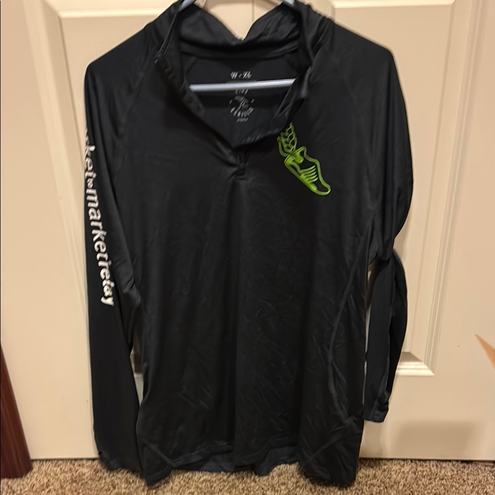 Market to Market Long Sleeve Athletic Top with Green and White Accents